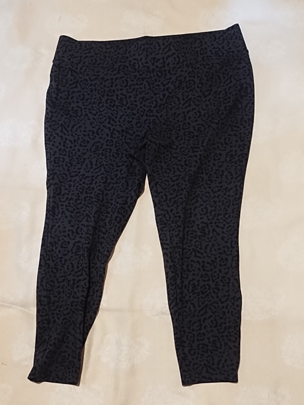 torrid 38" Waist Great Condition.Black Leopard-Print Ponte Leggings.